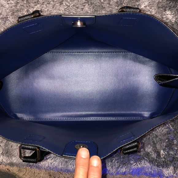 Kelly & Katie black exterior blue interior tote - Picture 5 of 9